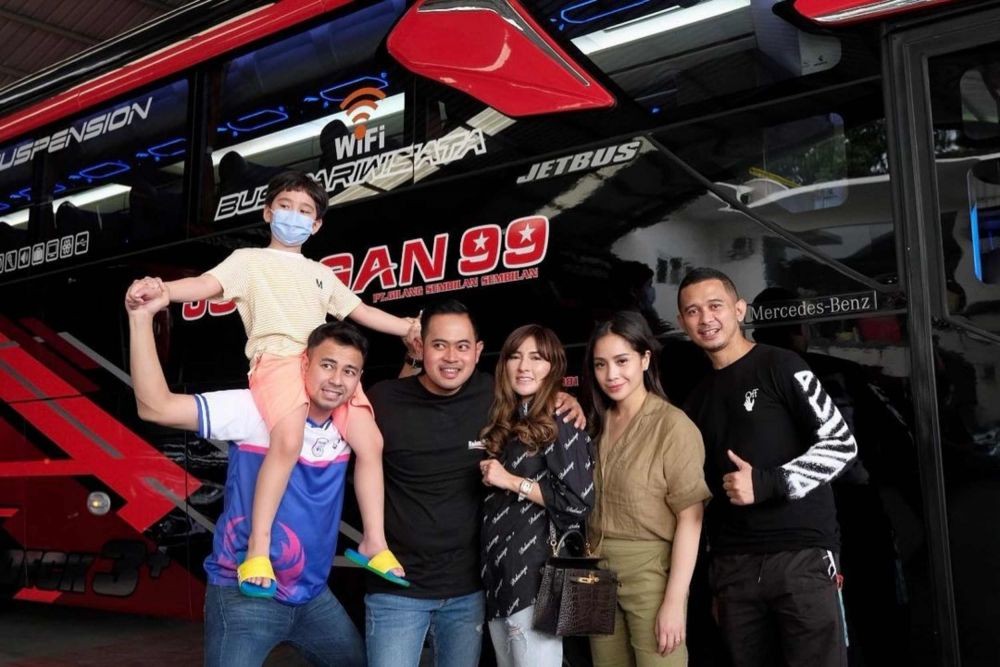 10 Potret Raffi Ahmad dan Nagita Slavina ke Pabrik MS GLOW Malang