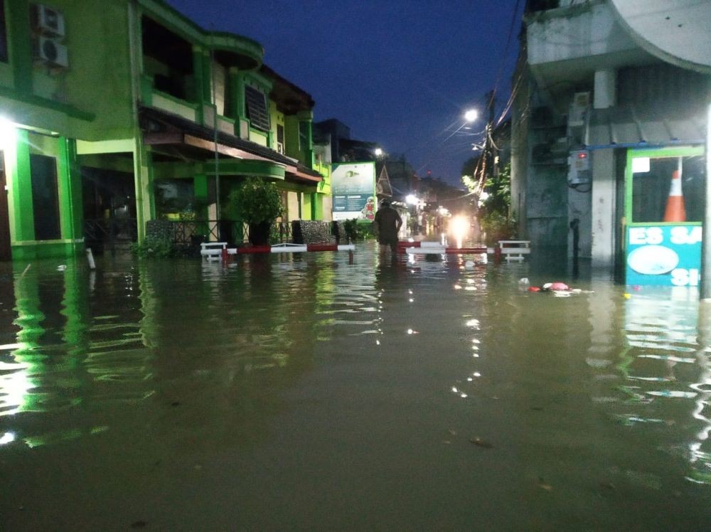 Bayi Dievakuasi Dramatis, Ada 14 Titik Banjir di Tangsel
