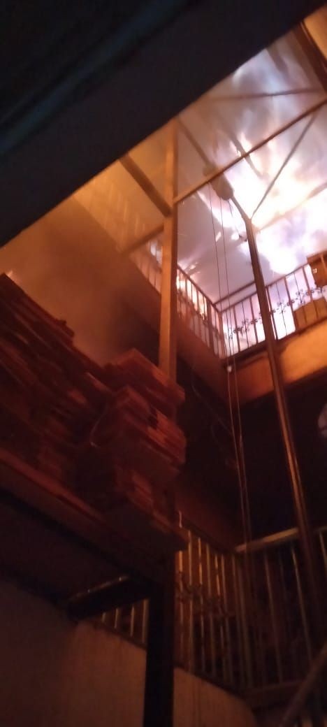 Kebakaran di Surabaya, 21 Unit Tempur Padamkan Api dalam 4 Jam