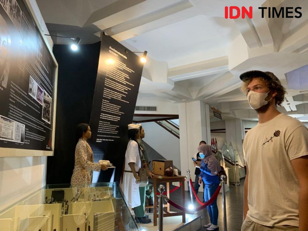 Mengisi Senggang, Menyusuri Museum di Surabaya
