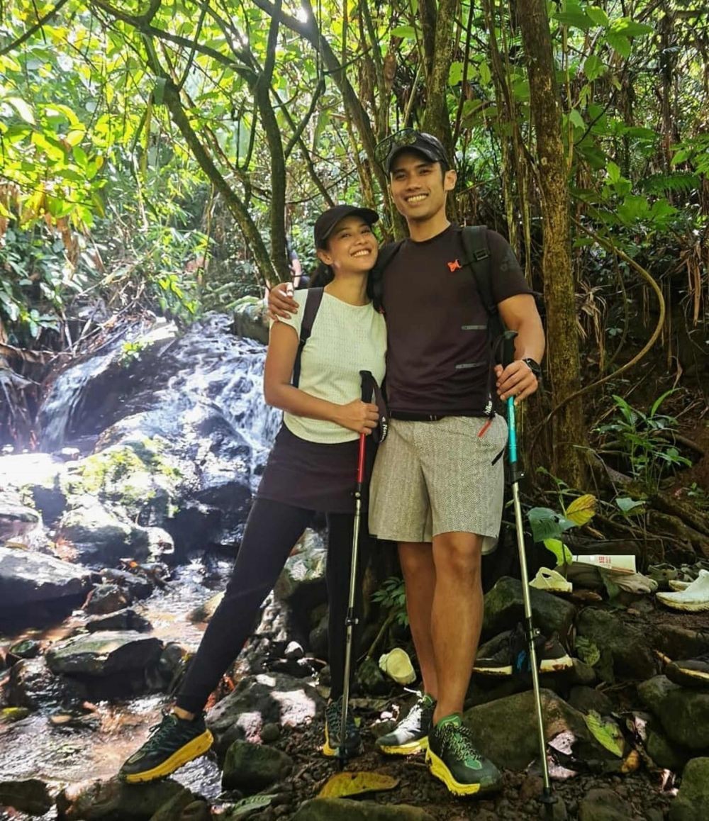 Jauh dari Gosip, 10 Potret Hangat Dian Sastro bersama Suami