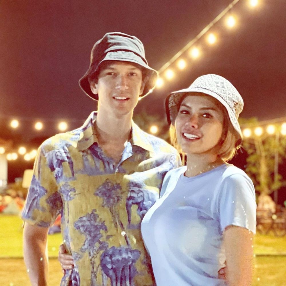 10 Kemesraan Nikita Mirzani dan Dimas Beck yang Bucin Abis