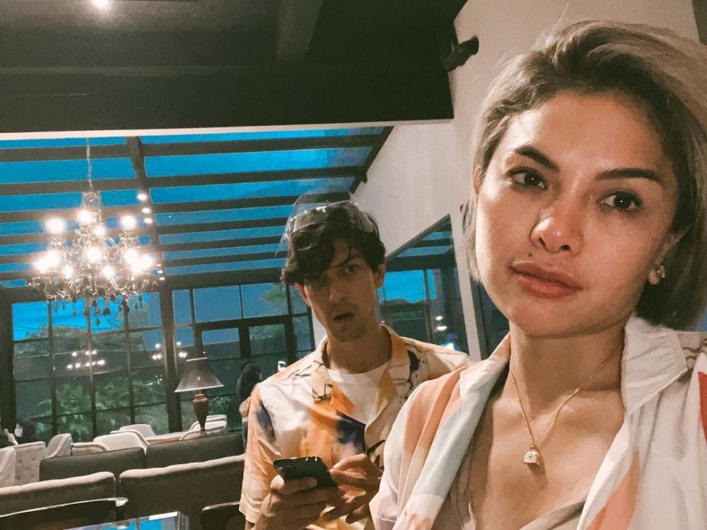 10 Kemesraan Nikita Mirzani dan Dimas Beck yang Bucin Abis
