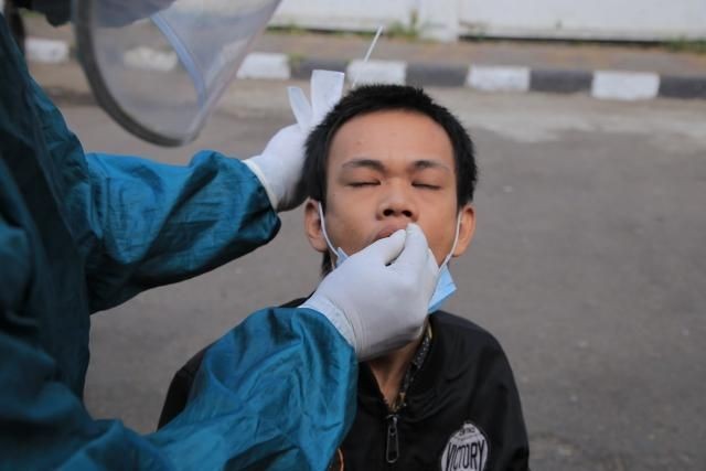 Satgas COVID Datangi Rumah Pemudik yang Tak Tes Antigen di Tangerang