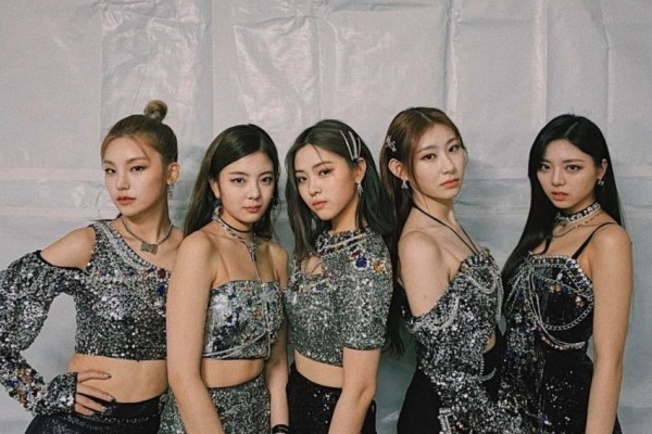 [QUIZ] Dari Member ITZY Idolamu, Cobalah Wisata Pulau ke Sini!