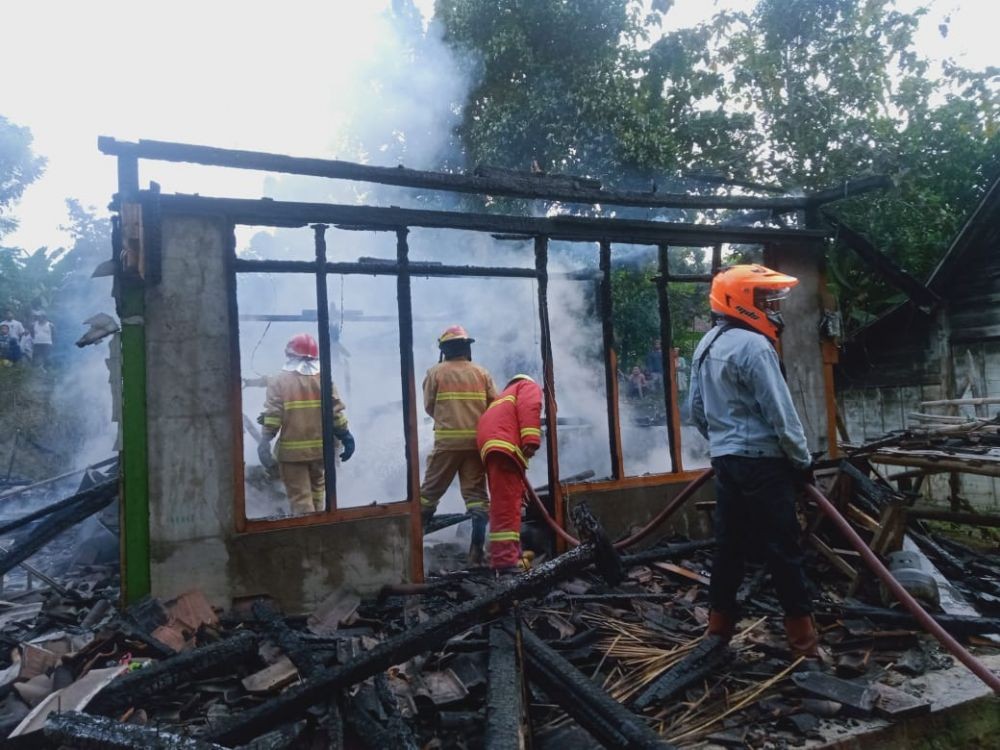 Elpiji Bocor Saat Masak Mi, Satu Rumah di Bojonegoro Ludes Terbakar