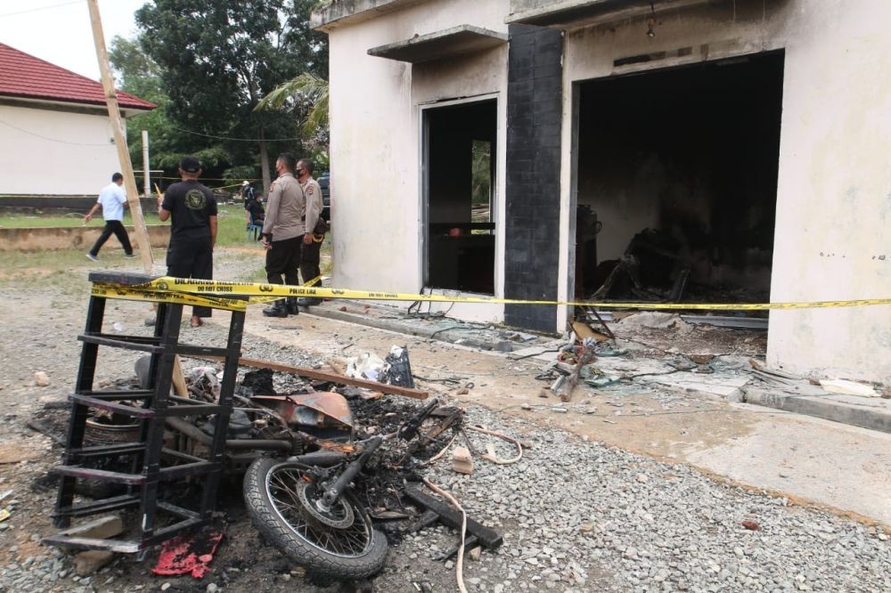 Polisi Tetapkan 10 Orang Tersangka Pembakaran Mapolsek Candipuro