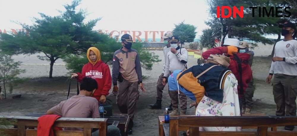 Juru Parkir dan Penjual Makanan Nuthuk di Parangtritis Ditindak Tegas