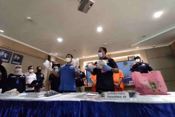Bawa Sabu 4 Kg Dalam Tas, Dua Pria Dibekuk di Pintu Keluar Tol