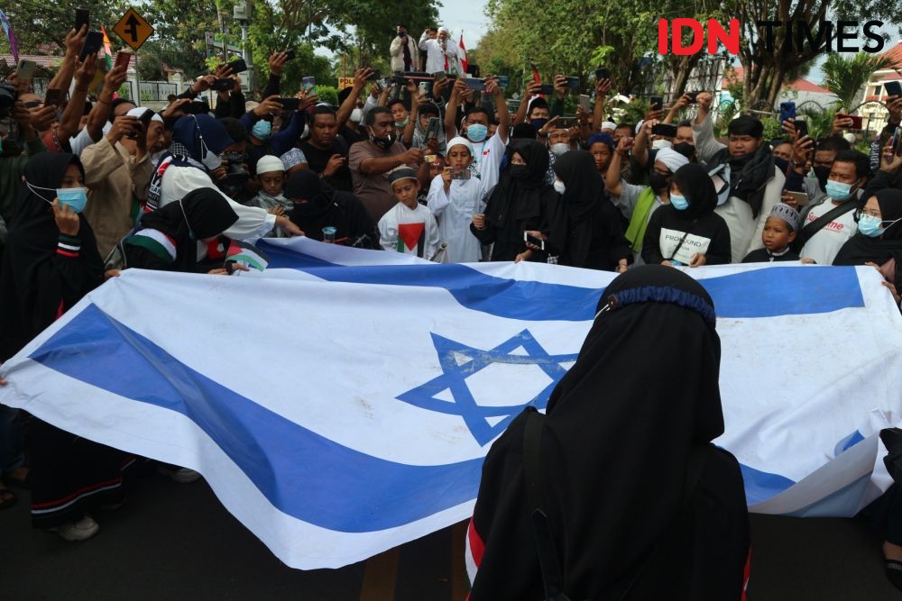 Aksi Bela Palestina, Warga Palu Bakar Bendera Israel