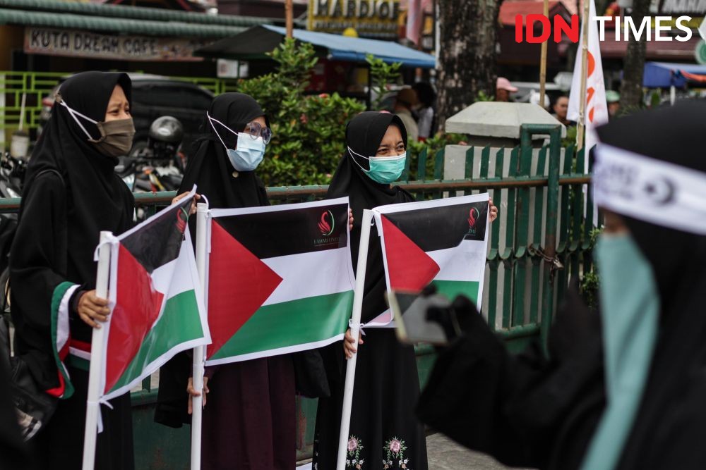 Aksi Bela Palestina, Massa Di Medan Injak Bendera Israel