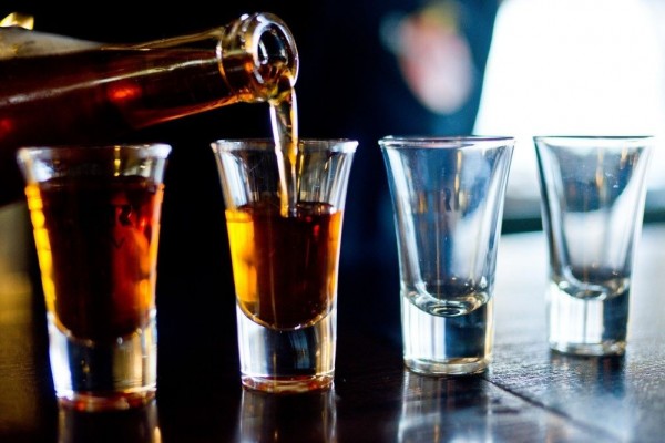 Studi: Walau Cuma Sedikit, Minum Alkohol Tetap Bisa Merusak Otak!