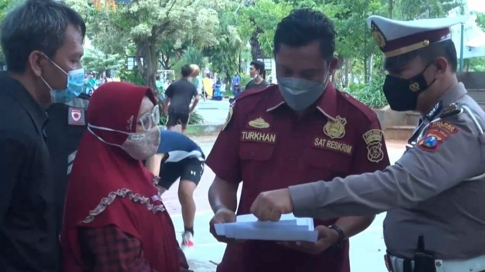 Satu Keluarga Bawa Surat Bebas COVID-19 Palsu Terjaring di Lamongan