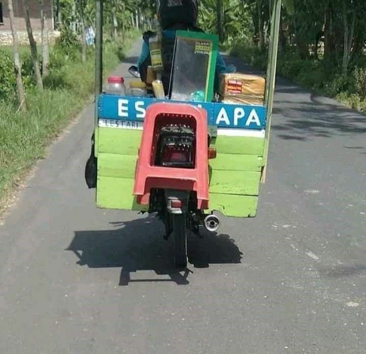 10 Penjual yang Bingung akan Jual apa, Absurd kan?