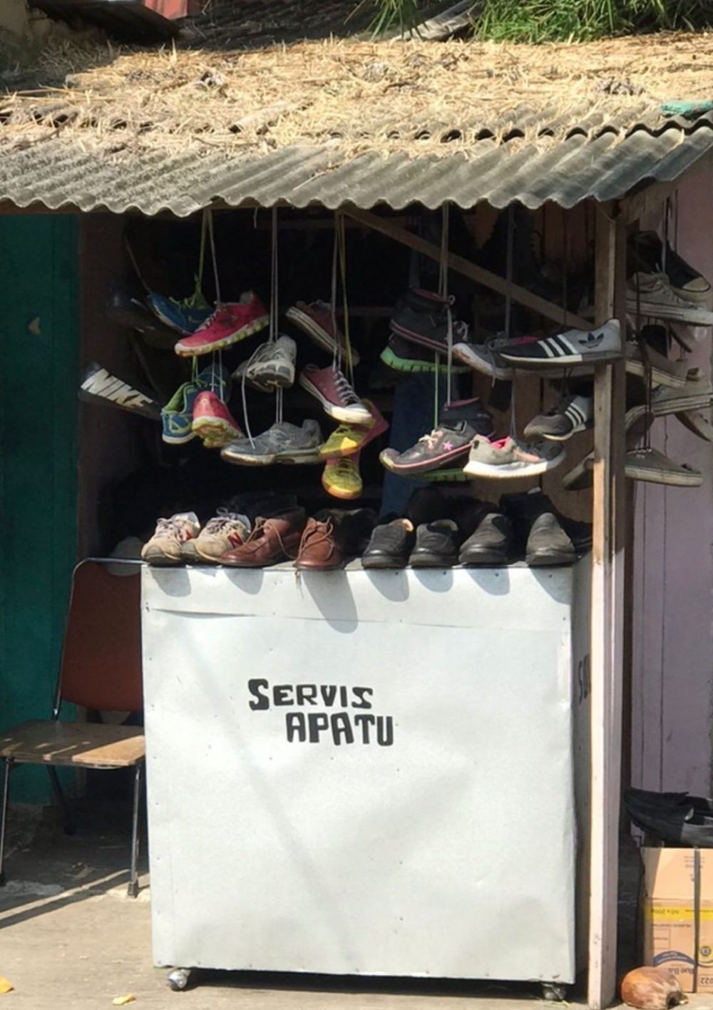 10 Penjual yang Bingung akan Jual apa, Absurd kan?