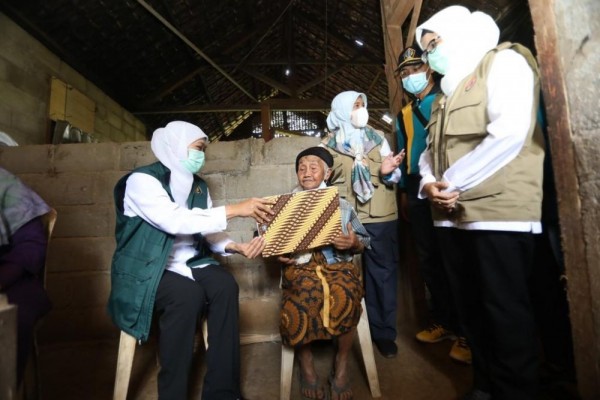 113 Rumah Rusak Akibat Gempa di Blitar, Khofifah Tinjau Kondisi Warga