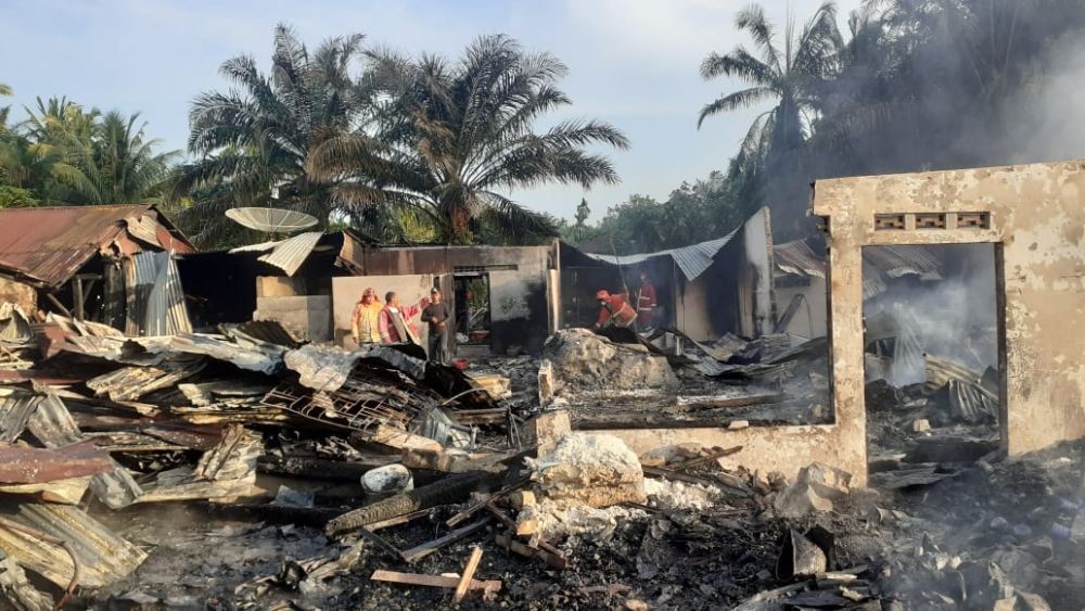 Tujuh Rumah di Simalungun Terbakar, Damkar Pemkab Tak Datang