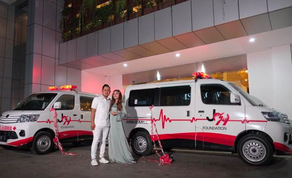 Tajir Melintir, 10 Gaya Hidup Pengusaha Muda Gilang Widya dan Istri
