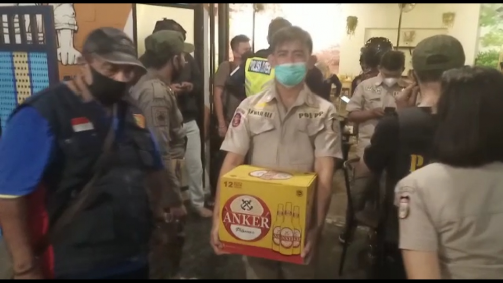 Satgas Raika Makassar Sita Ribuan Aset Tempat Usaha Pelanggar PPKM