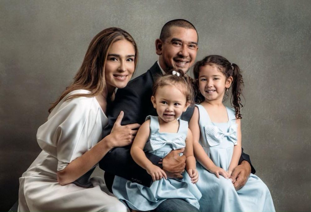 10 Potret Intim Yasmine Wildblood dan Abi Yapto, Beda Usia 18 Tahun