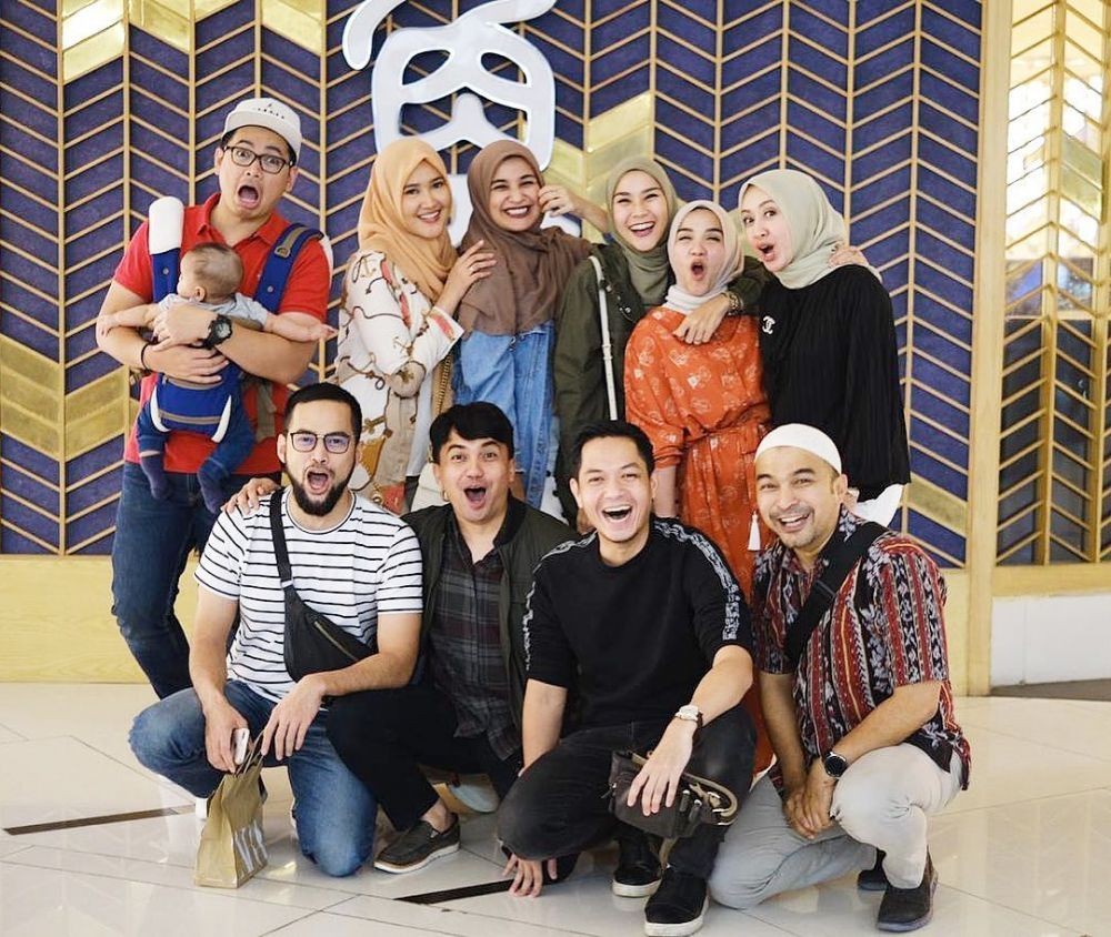 10 Potret Persahabatan Artis Geng Mewah, Kian Lengket hingga Sekarang