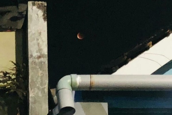 Gerhana Bulan Total Muncul di Kota Lama Semarang, Dieng Nihil