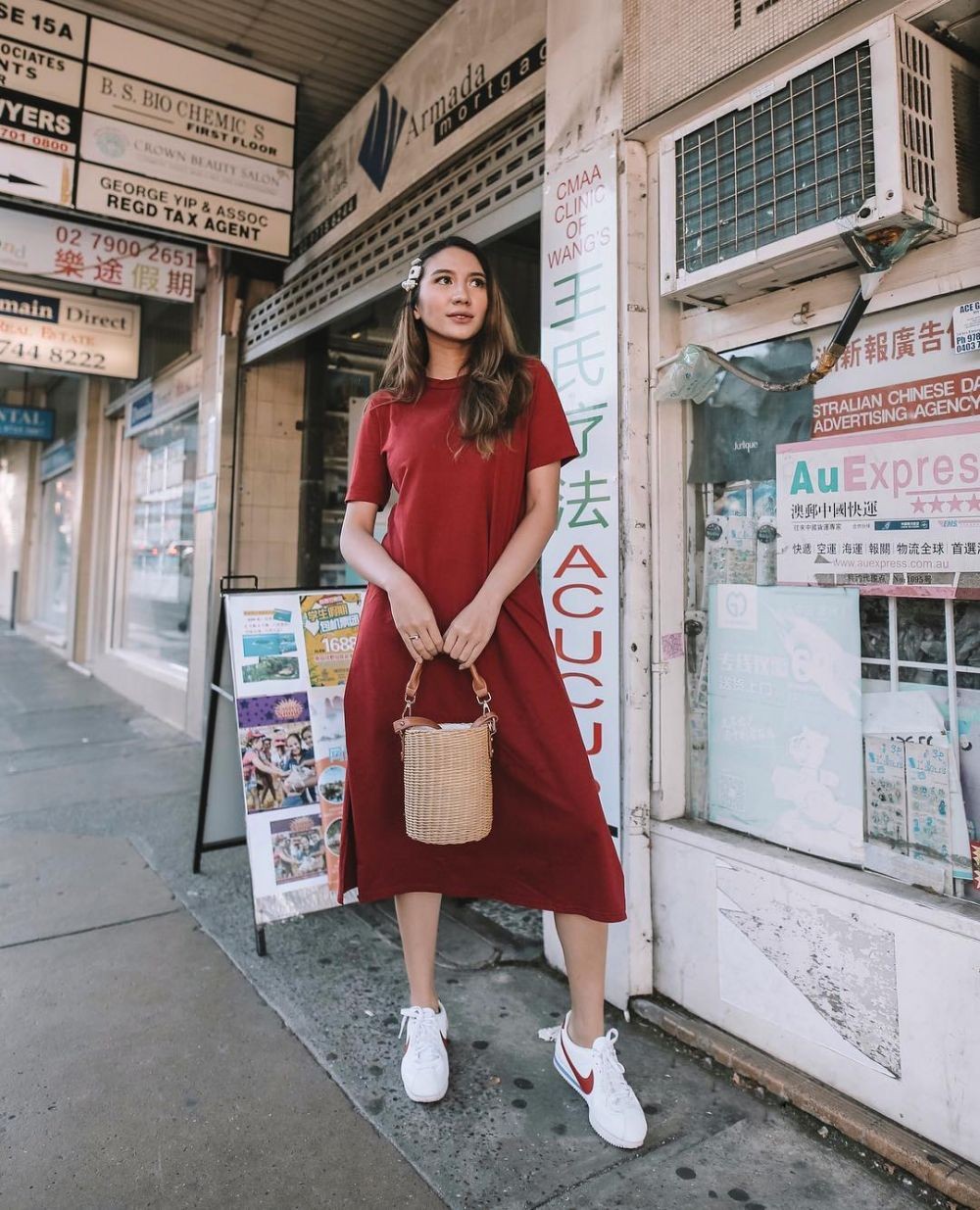 9 Ide Perpaduan Tas Anyaman dan OOTD Artis, Etnik dan Estetis