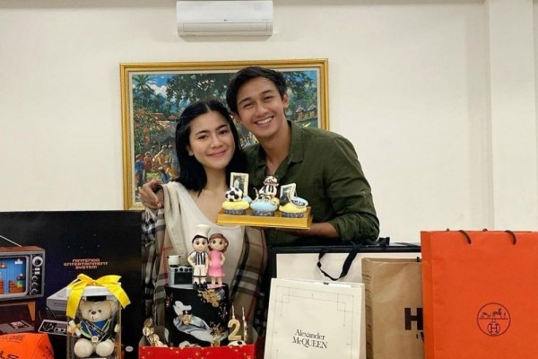 10 Momen Hito Caesar Kaget Dapat Kejutan Spesial dari Istri Tercinta