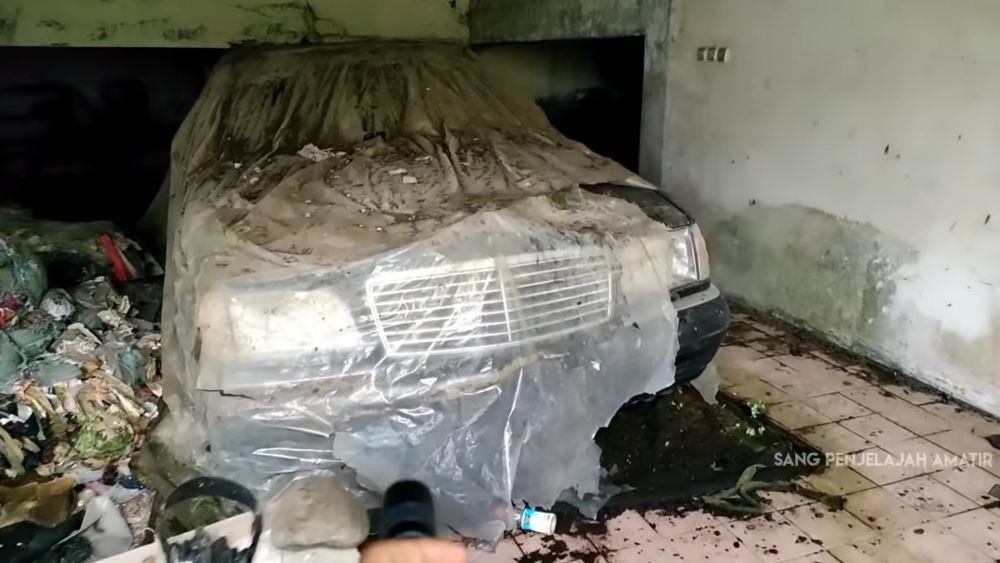 Viral, Rumah dan Mobil Mewah di KBB Ditinggalkan Pemiliknya