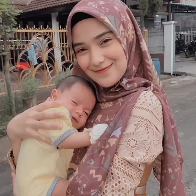 Ditalak Rizki DA, 10 Potret Nadya Mustika Telaten Asuh Baby Syaki