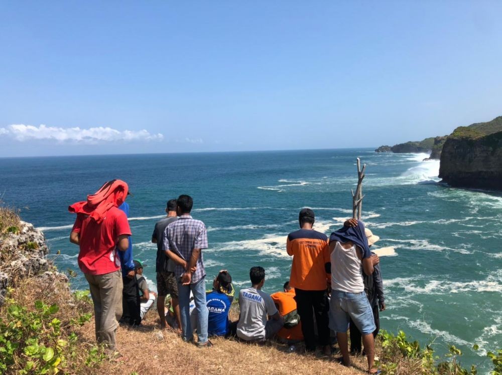 Tim SAR Evakuasi Jenazah di Pantai Ngluwen Gunungkidul