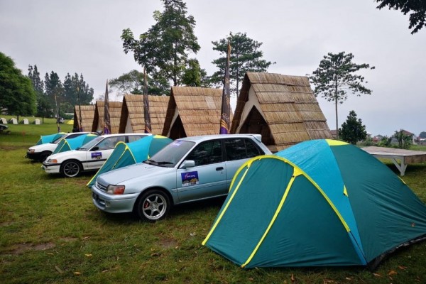 Nostalgia 90an ala Pecinta Mobil Sedan Touring Wisata ke Tawangmangu