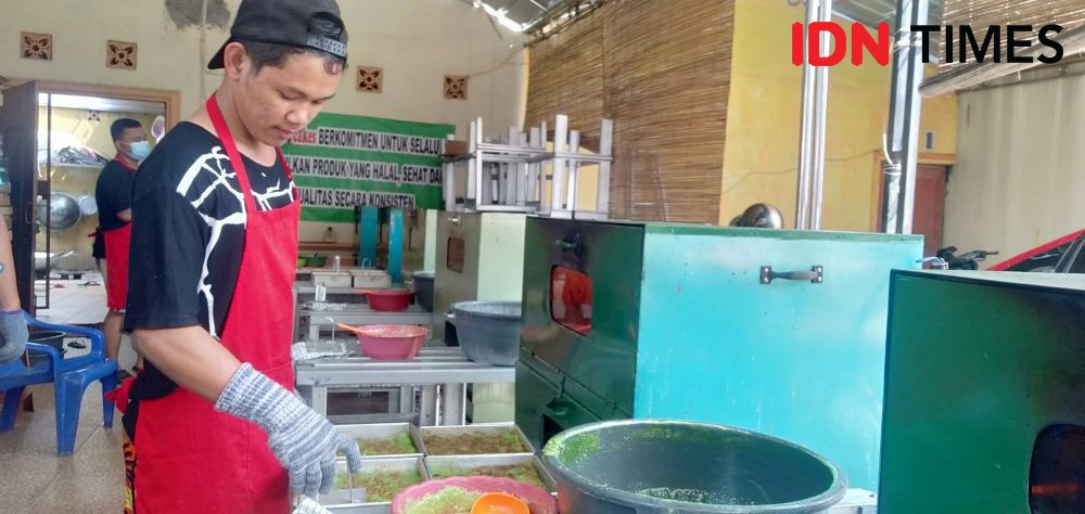 Intip Pembuatan Lapis Legit Lampung, Berat Satu Loyang 4 Kg! 