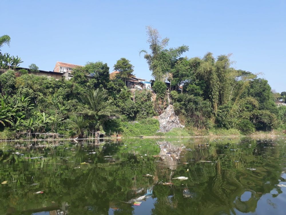 Air Sungai Citarum di Karawang Menghitam, DLH Jabar Mencak-mencak!