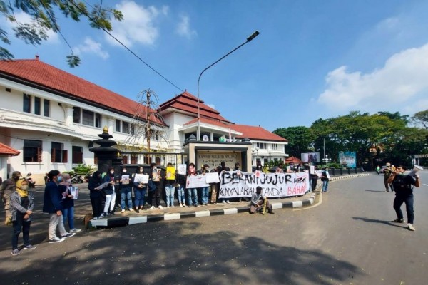 Aktivis Malang Minta Jokowi Bentuk Tim Investigasi KPK
