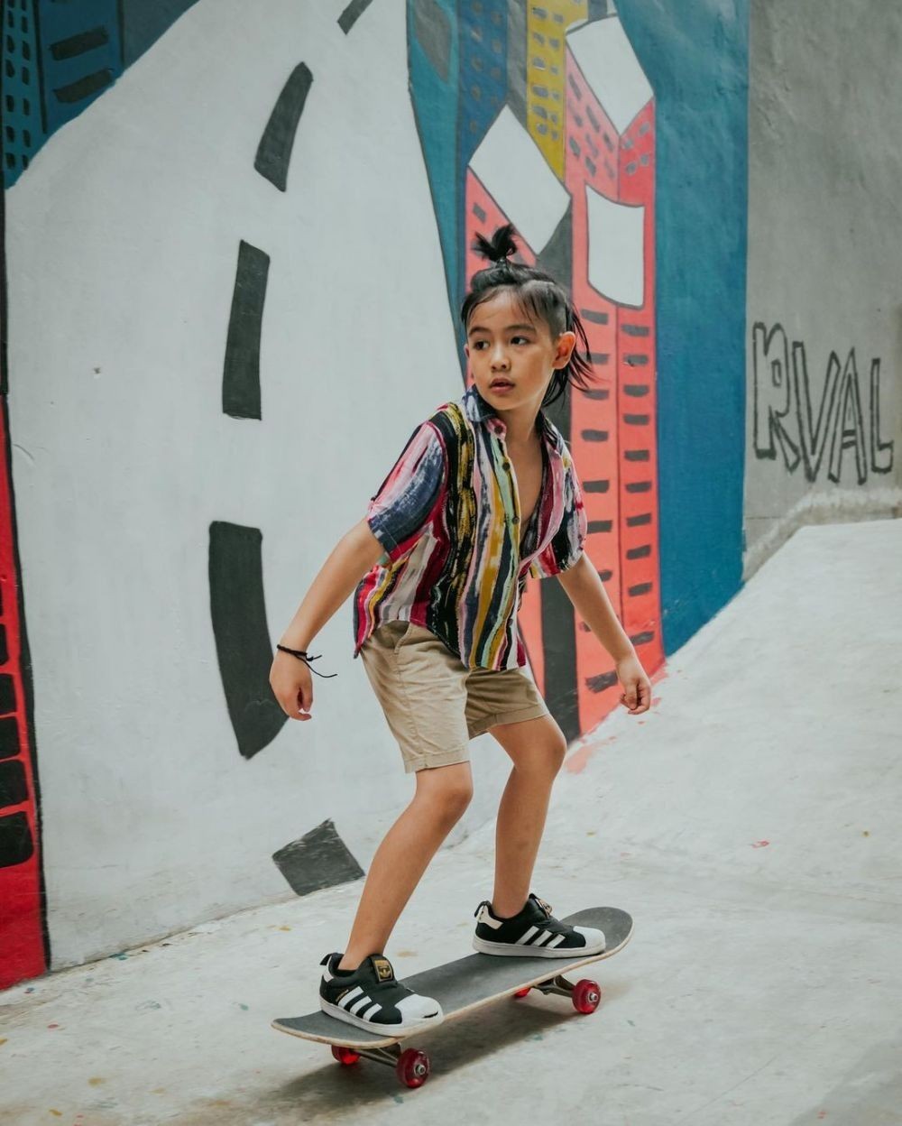 10 Potret Kece Anak Ryan Delon yang Modis Abis walau Masih Bocah