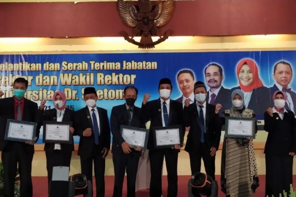 Adik Mahfud MD Dilantik Jadi Rektor Perempuan Pertama Unitomo Surabaya