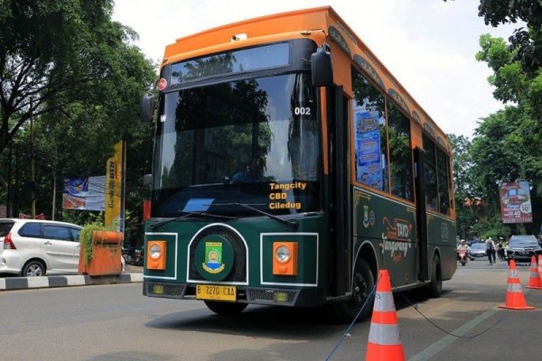 Positif COVID-19, 50 Warga Gerendeng Karawaci Diangkut Bus Tayo