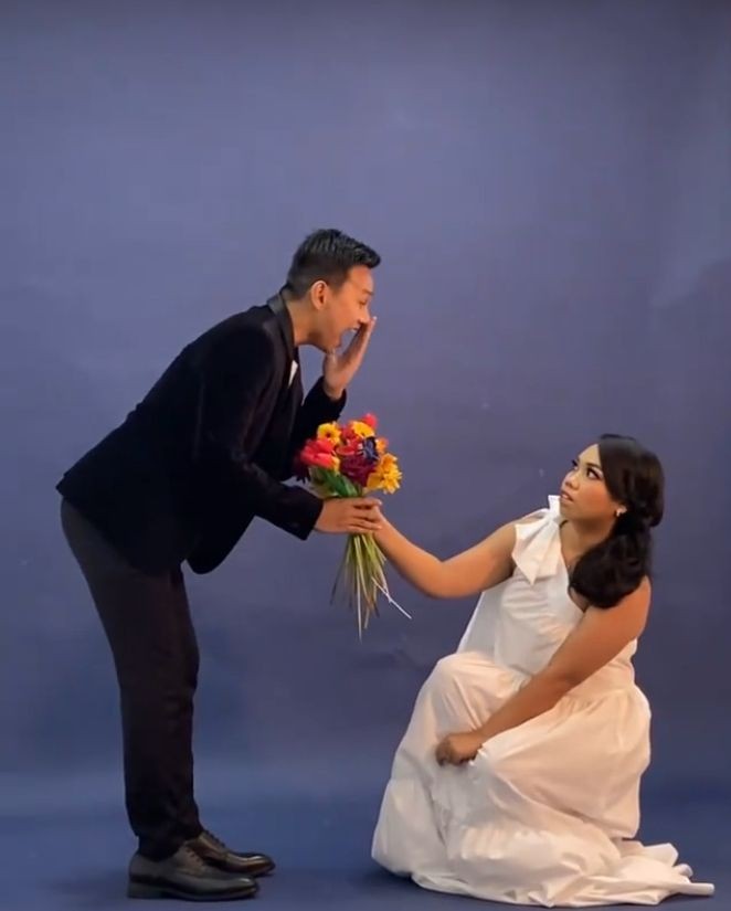 10 Konsep Prewed Anti Mainstream Mumuk Gomez dan Eno yang Kocak