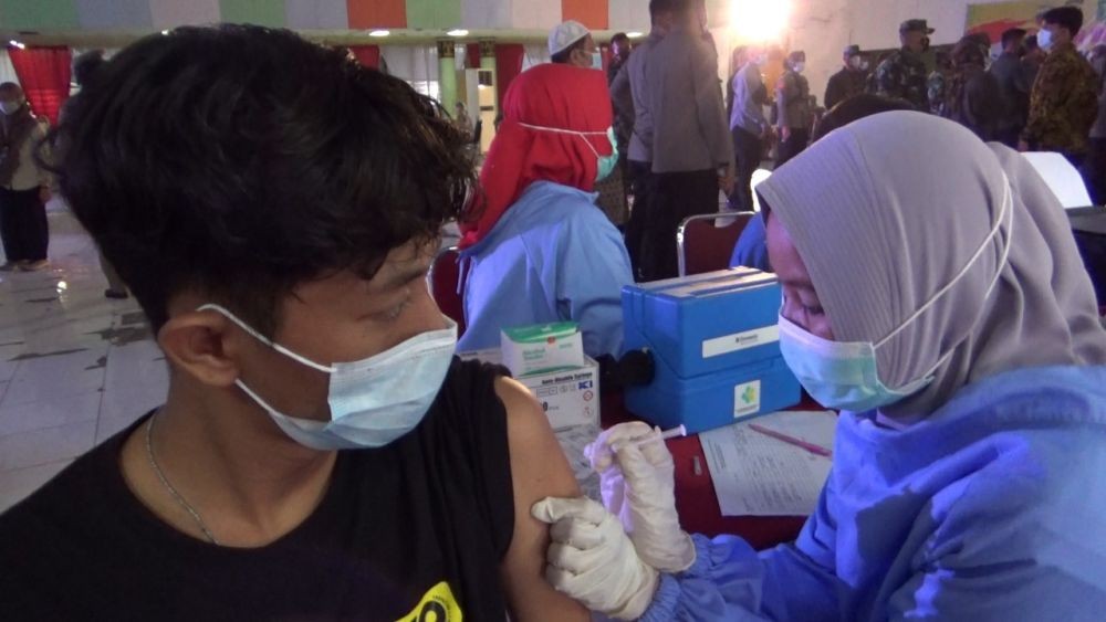 Vaksinasi Massal Bikinan Wali Kota Bobby Nasution Picu Kerumunan