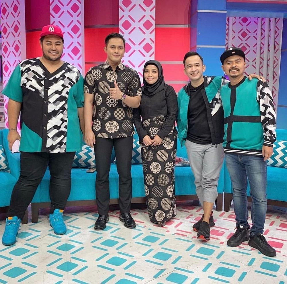 Selalu Glamor, 10 Ide Kebaya dan Busana Tradisional ala Muzdalifah