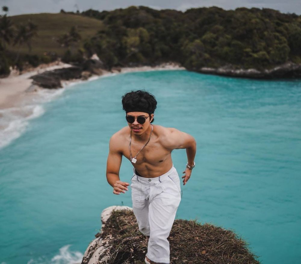 10 Seleb Macho yang Cocok Temani Anya Geraldine Nge-Gym