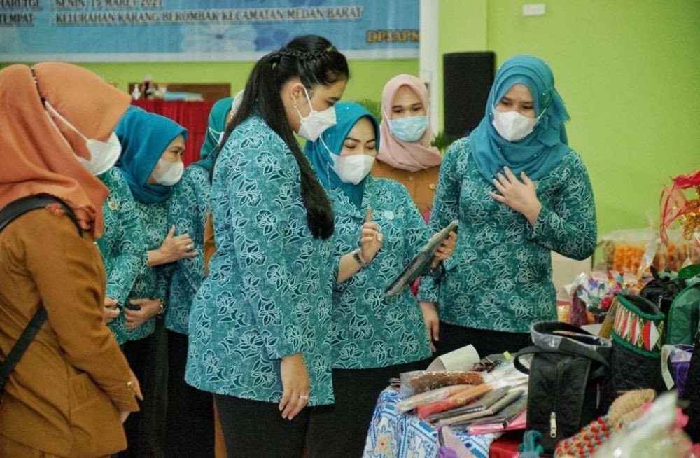 10 Potret Kompak Kahiyang Ayu dan Shaula Semasa Hidup