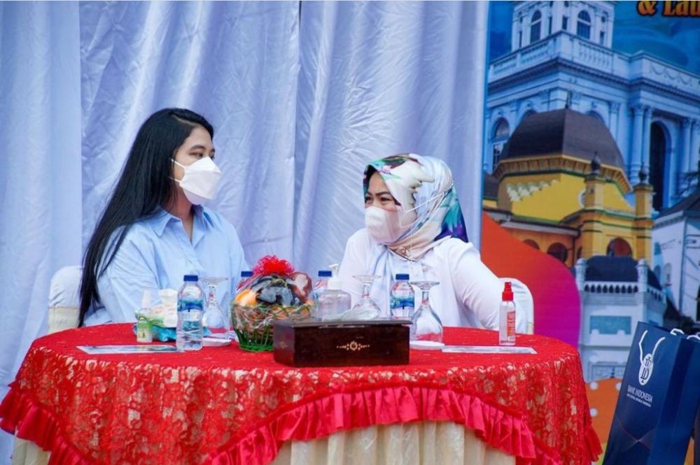 10 Potret Kompak Kahiyang Ayu dan Shaula Semasa Hidup