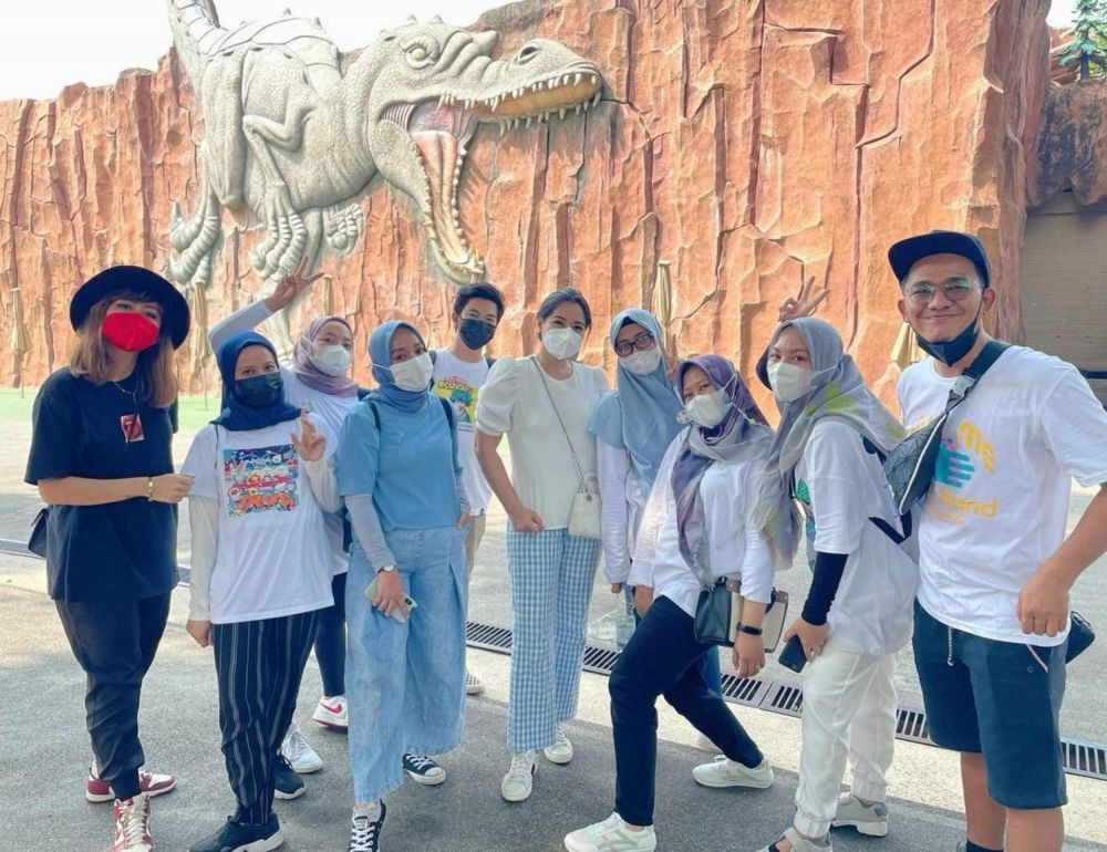 Family Goals, 10 Momen Keluarga Titi Kamal Liburan ke Dufan
