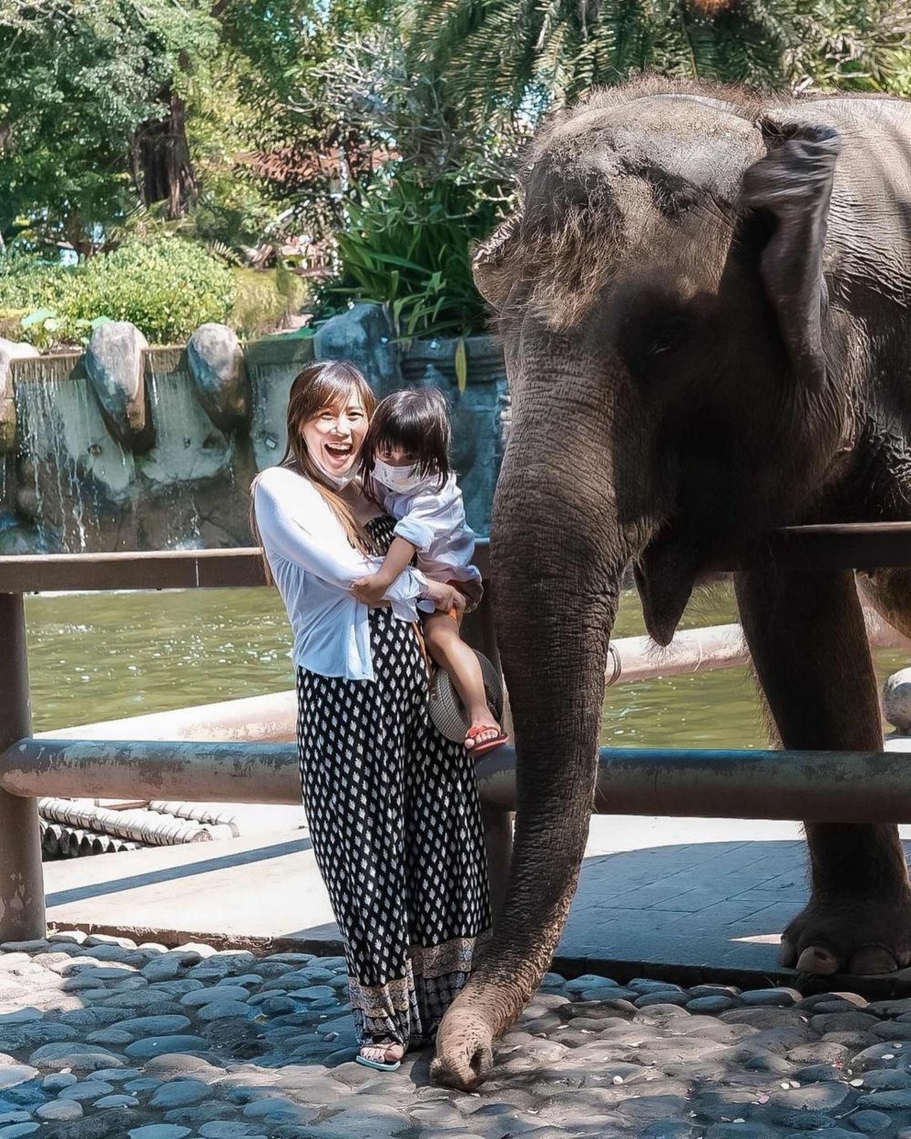 10 Potret Babymoon Cherly eks Cherrybelle di Bali, Menikmati Pantai