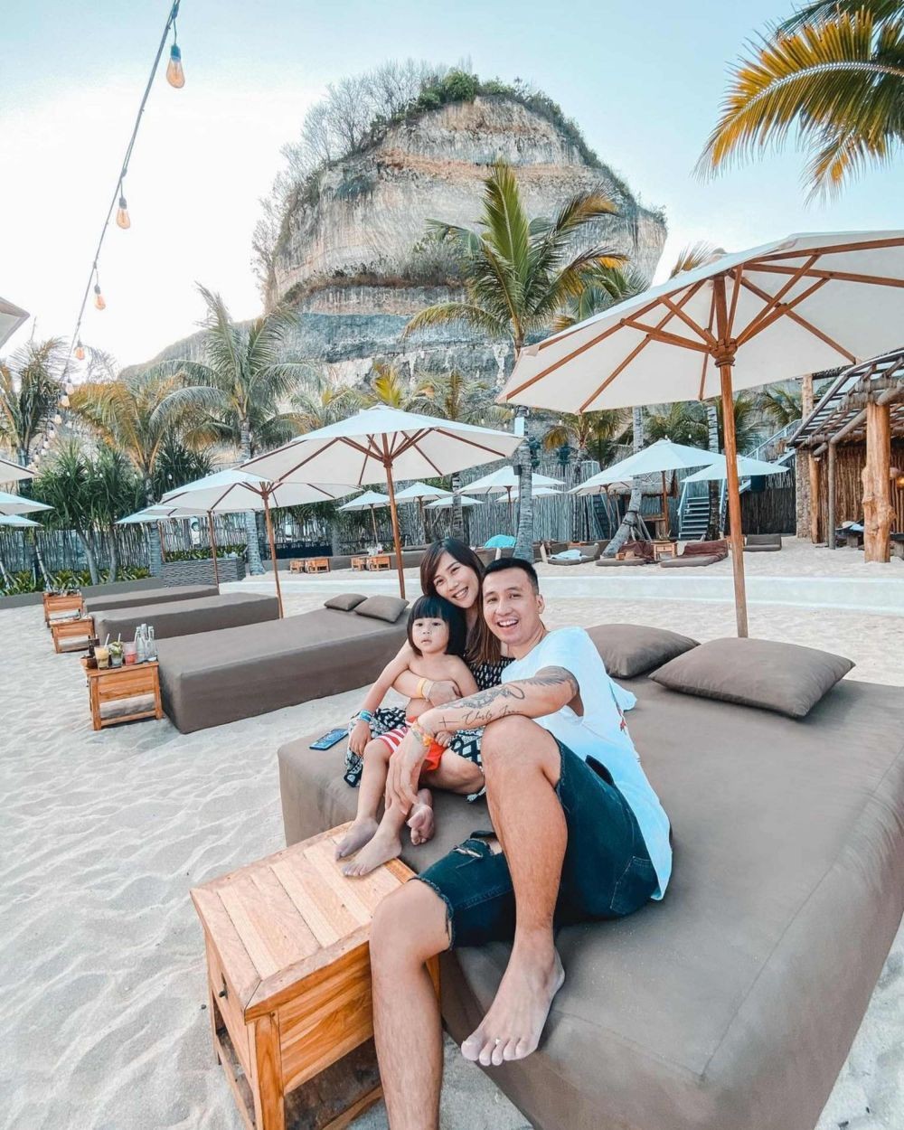 10 Potret Babymoon Cherly eks Cherrybelle di Bali, Menikmati Pantai