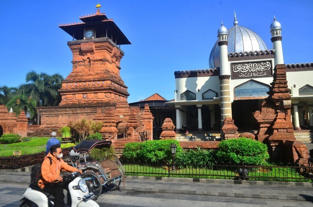 Desainer Denny Wirawan Bagikan Ilmu Fesyen ke Siswa SMK di Kudus