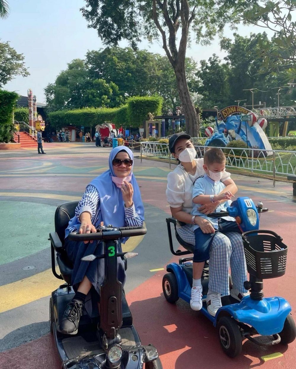 Family Goals, 10 Momen Keluarga Titi Kamal Liburan ke Dufan
