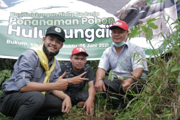 Hari Lingkungan Hidup Sedunia, KOMPAS USU Tanam Pohon di Sungai Deli